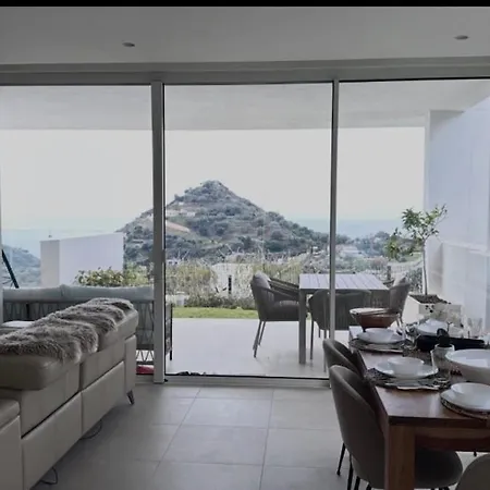 Modern Luxury In Palo Alto ,sea & Mountain View